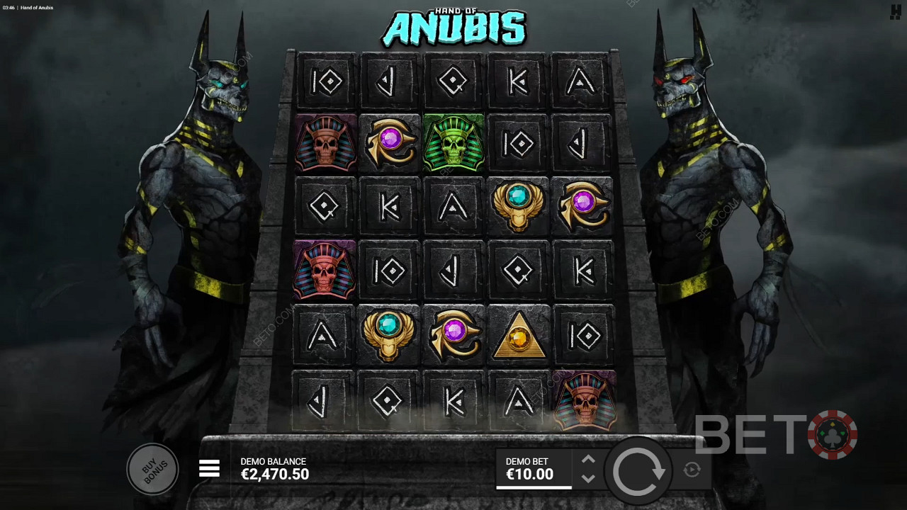 Det større layout hjælper med at få flere gevinster i Hand of Anubis online slot.