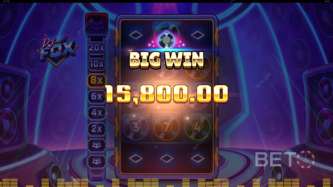 Vind 10000 gange din indsats i DJ Fox spilleautomaten!