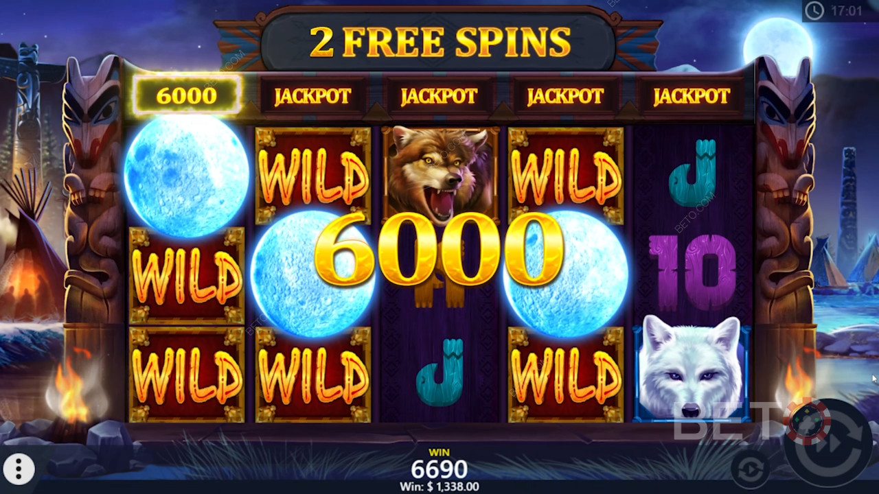 Fuldmånesymboler udløser tilsvarende gevinster i Wolf Riches spilleautomat