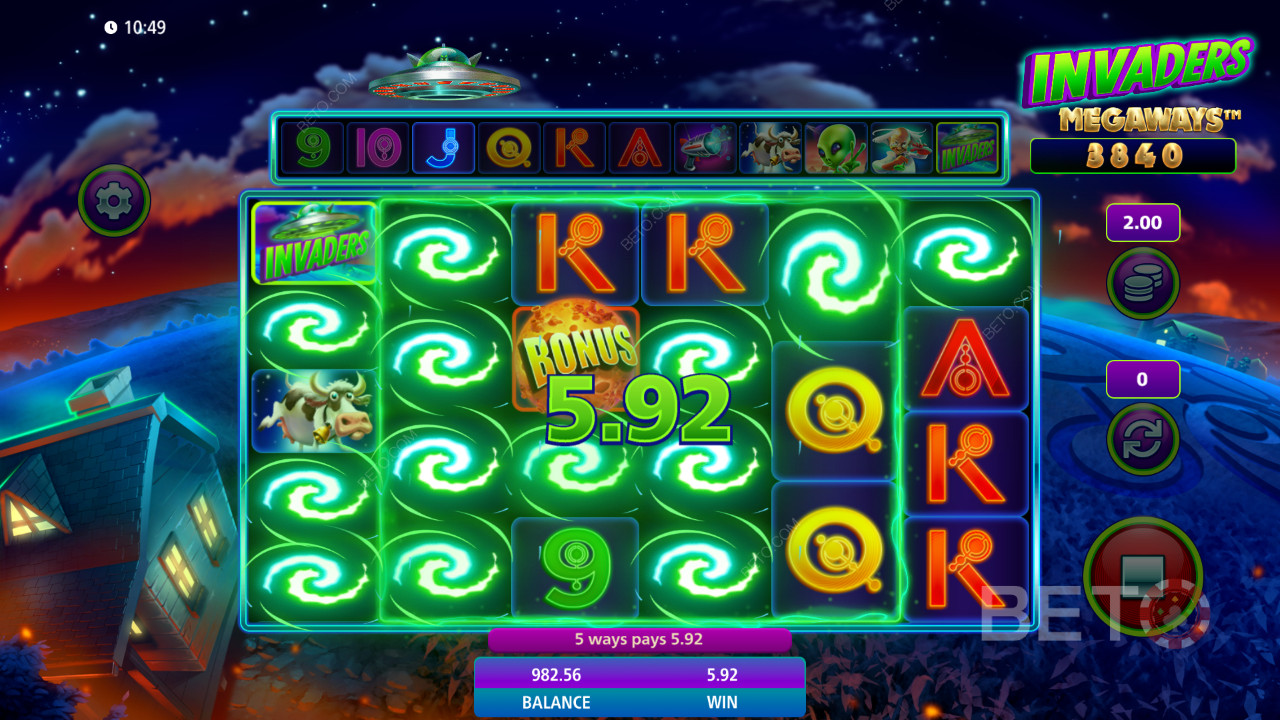 Nyd kaskaderende hjul for flere gevinster i Invaders Megaways spilleautomat