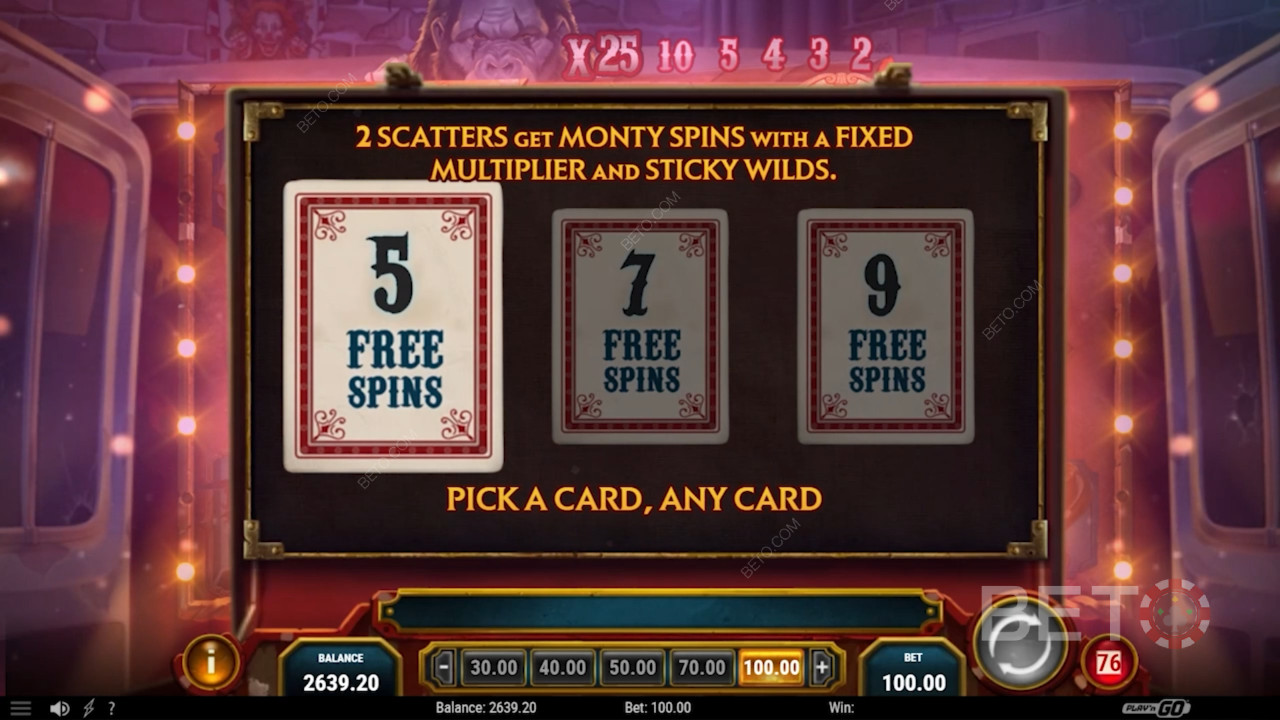 Vælg et kort og afslør antallet af Monty-spins