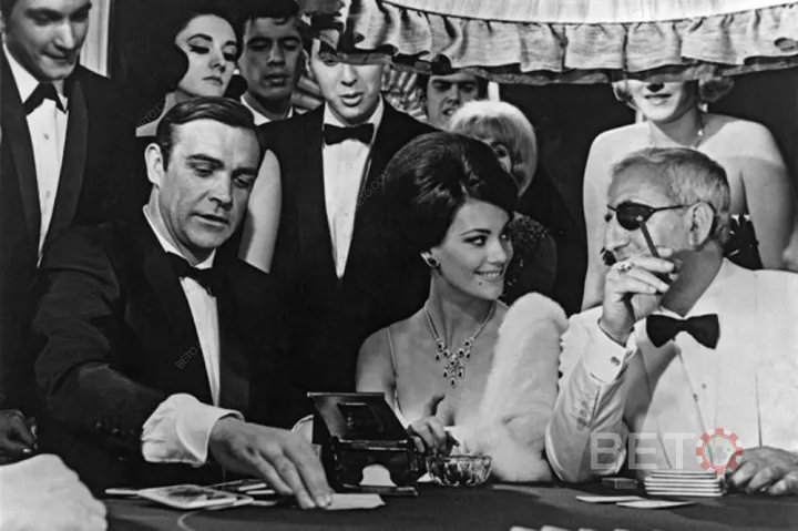 Agent James Bond i gang at spille Casino Baccarat